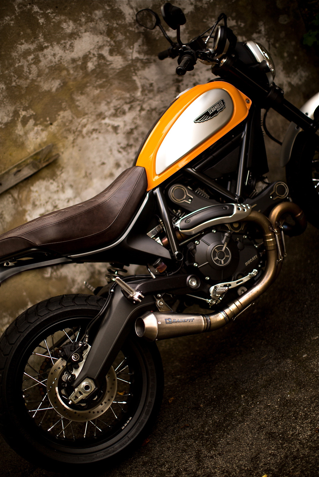 DUC002